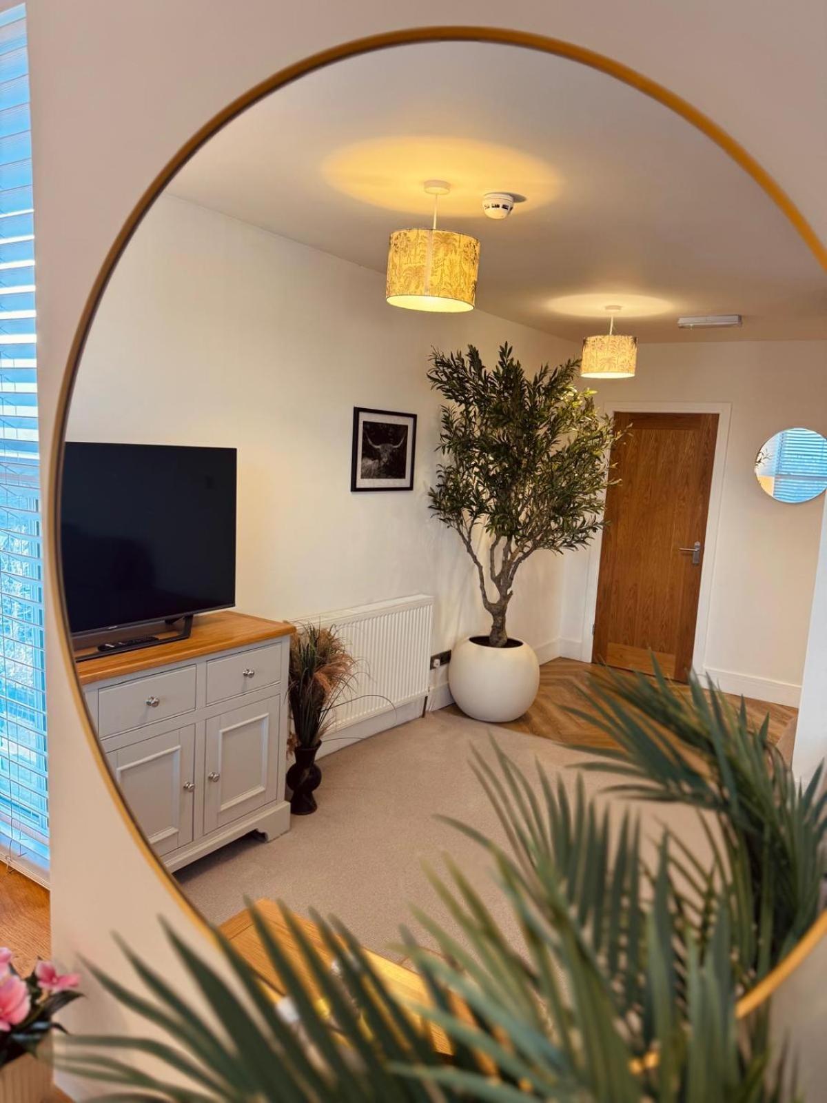 Lola'S Loft With Lake Views - Central Bowness - Pet Friendly Exterior foto